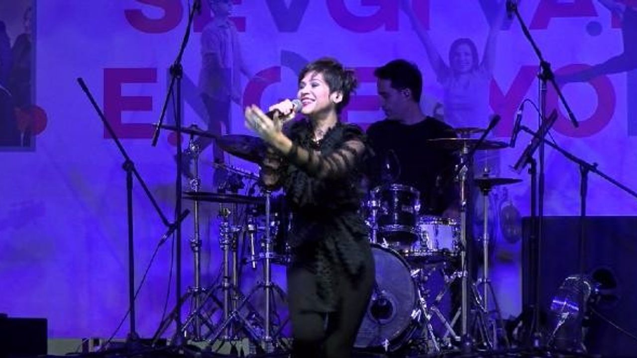 Şarkıcı Aydilge'den Dünya Engelliler Günü’ne özel konser