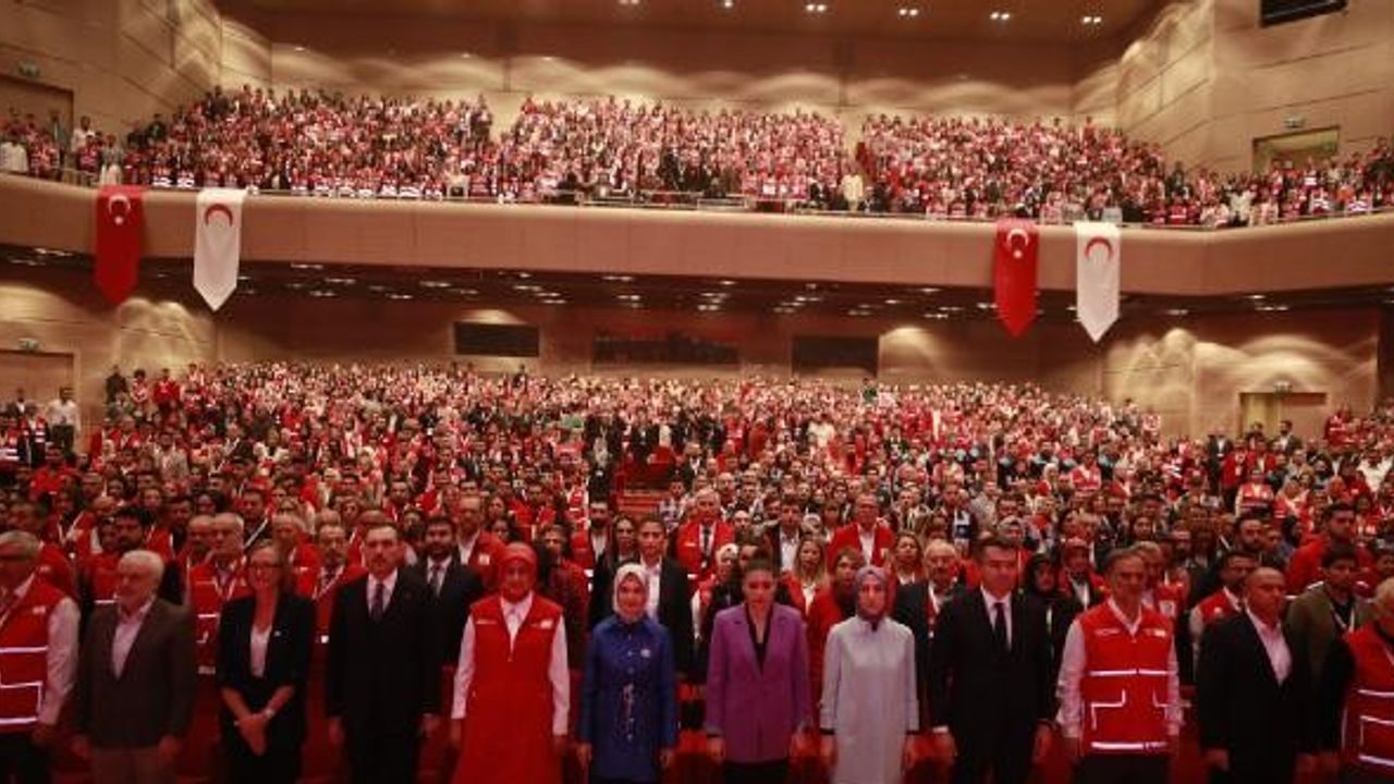 Türk Kızılayı'nın "Kırmızı Yelek Uluslararası Gönüllülük Ödülleri" sahiplerine verildi 