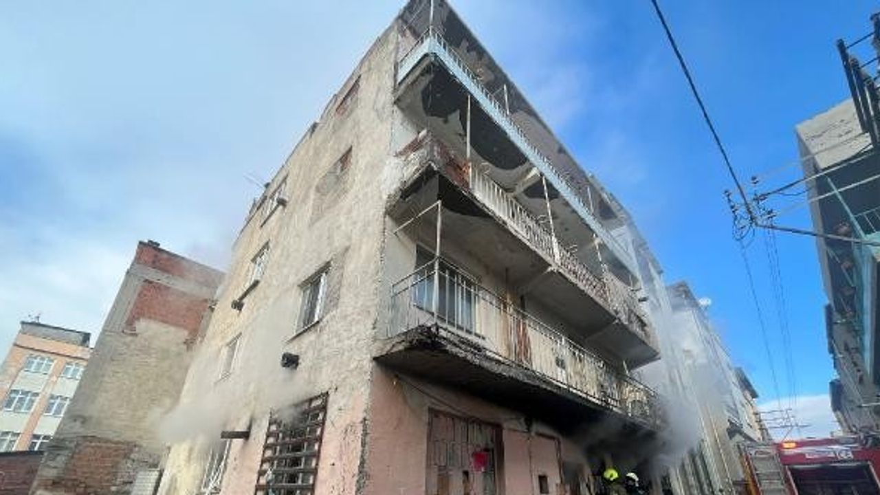 Yangında mahsur kalan 2’si çocuk 4 kişi, dumandan etkilendi