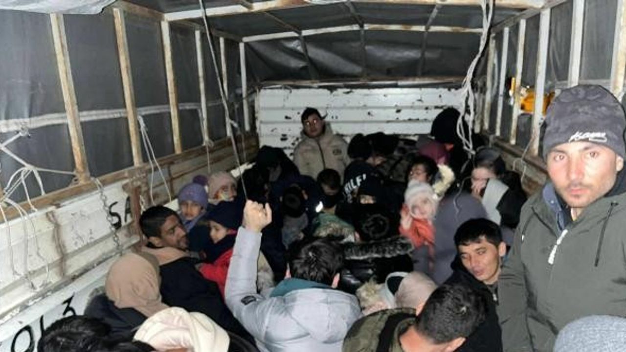 Çanakkale’de 42 kaçak göçmen ile 1 organizatör yakalandı