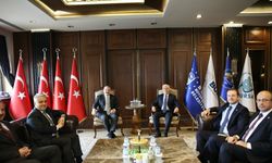 AK Parti’li vekillerden Bursa Büyükşehir Belediye Başkanı Bozbey'e 'hayırlı olsun' ziyareti