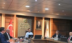 Balıkesir Büyükşehir Belediye Başkanı Akın, ilk toplantısını yaptı