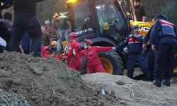 Çanakkale’de çeşme için suyolu kazısında toprak kaydı; 2 kişi kurtarıldı, 1 kişi mahsur  (2)