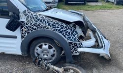 Ehliyetsiz ve alkollü sürücü, otomobiliyle hafif ticari araca çarptı: 1 ölü, 2 yaralı (2)