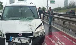 İstanbul-Avcılar'da iki hafif ticari aracın karıştığı kazada 3 kişi yaralandı