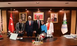 İstanbul-Bahçelievler Belediye Başkanlığı koltuğuna 10 yaşındaki Masal Yılmaz oturdu
