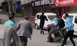 İstanbul- Küçükçekmece'de kuyumcu önünde silahlar patladı; Soygunculara linç girişimi - 2 (ek görüntüyle)