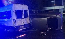 İstanbul - Sarıyer'de doğalgaz kutusuna çarpan otomobil takla attı: 2 yaralı