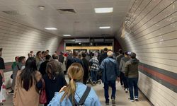 İstanbul -  Yolcusuz metrolar çarpıştı, seferler saatlerdir aksıyor