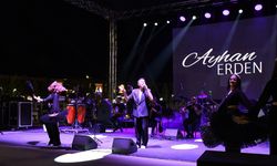 Balıkesir'de Gençlik Festivali konserleri büyük ilgi gördü