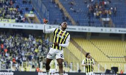Fenerbahçe şampiyonluk şansını derbiye taşıdı