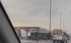 İstanbul - Beylikdüzü'nde servis aracı devrildi : 13 yaralı  -1