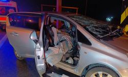 İstanbul- Eyüpsultan TEM Otoyolu'nda otomobil bariyerlere saplandı: 1 ölü, 1 yaralı