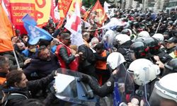 İstanbul -Saraçhane'den Taksim'e yürümek isteyenlere polis müdahalesinin ilk anları (AKTÜEL GÖRÜNTÜ -1)