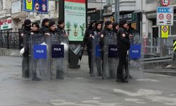 İstanbul - Taksim’deki otellerde kalan turistler yürüyerek alandan ayrıldı