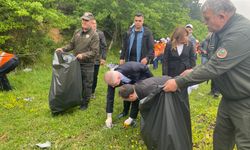 İstanbul - Vali  Gül ormanda çocuklarla çöp topladı