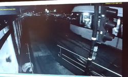 İstanbul- Fatih'te tramvayın çarptığı adam öldü; o anlar kamerada