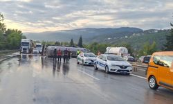 Etilen glikol yüklü tanker bariyerlere çarpıp devrildi