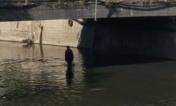 İstanbul - Kağıthane'de derede mahsur kalan kadını itfaiye kurtardı