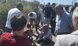 Otomobil, önündeki hafif ticari araca çarptı: 4 yaralı