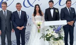 İstanbul-CHP Genel Başkanı Özel, Avcılar Belediye Başkanı Çaykara'nın nikah şahidi oldu