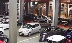 İstanbul - Esenyurt’ta çarşaf giyip otomatik silahla oto galeriye kurşun yağdırdı; o anlar kamerada