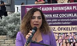 Tekirdağ'da kadınlar, 'siyah' giyerek 'kadına şiddet'i protesto etti