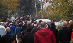 Geçen sene kanseri yenip trafik kazasında ölen emekli doktor toprağa verildi / Ek fotoğraflar