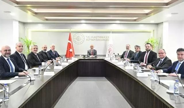 Bakan Uraloğlu, Türkiye Özel Sektör Havacılık İşletmeleri Derneği'ni ağırladı