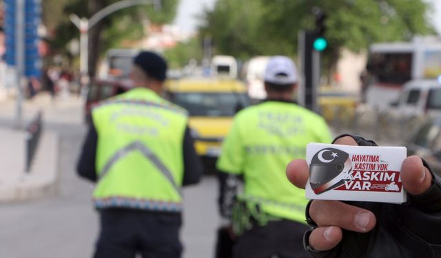 Edirne'de trafik ve jandarma ekiplerinden sürücülere 'kask farkındalığı' denetimi