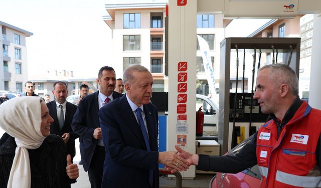 İstanbul - Erdoğan'dan akaryakıt istasyonu ziyareti (görüntüyle yeniden)