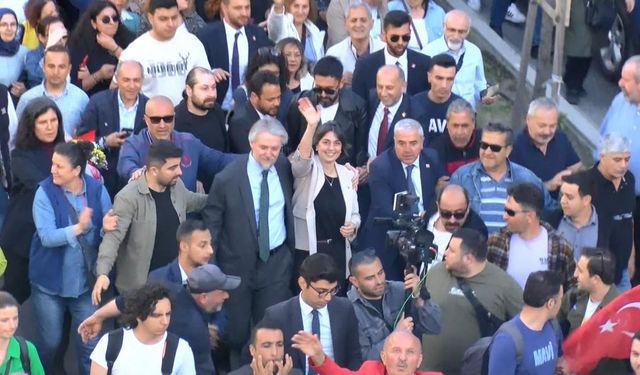 İstanbul - Üsküdar Belediye Başkanı Sinem Dedetaş mazbatasını aldı