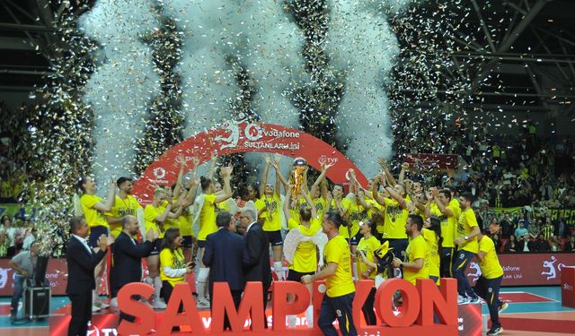 Şampiyon Fenerbahçe Opet, kupasına kavuştu