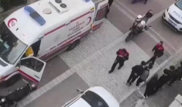 İstanbul- Avcılar’da parkta çıkan kavgada bıçakla yaralandı