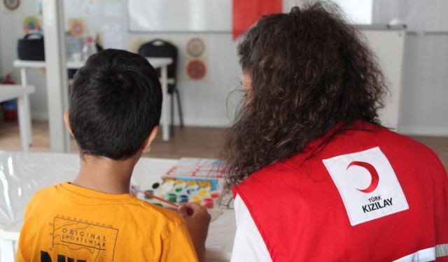 Türk Kızılay, Yetim Destek Programı’yla deprem bölgesinde 532 çocuğu destekliyor