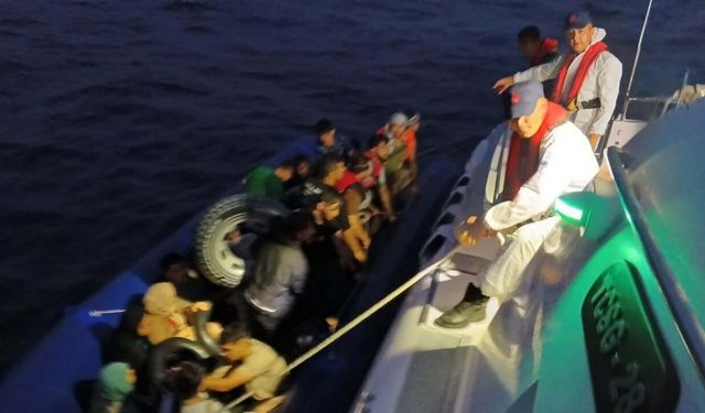 Çanakkale'de Yunanistan'ın geri ittiği 21 göçmen kurtarıldı
