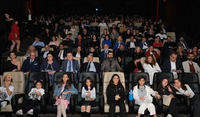 ‘Mustafa’ filminin İstanbul galasına yoğun ilgi: Atatürk’ün çocukluğu beyaz perdede izlendi