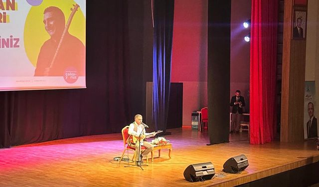 Sancaktepe Kitap Günleri Erdal Erzincan’ın verdiği konser ile sona erdi