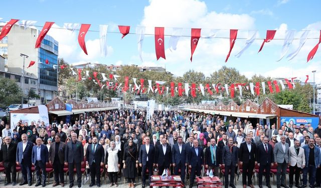 Sultangazi’de gerçekleşen Hamsi Festivali’nde 2 ton hamsi dağıtıldı