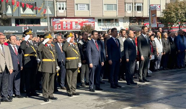 Trakya'da Cumhuriyet Bayramı kutlamaları, çelenk sunma törenleriyle başladı