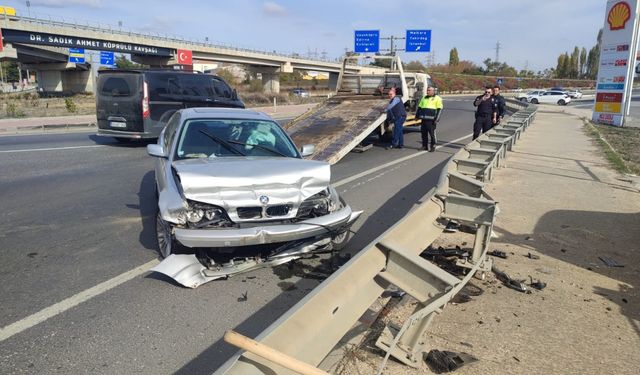 Edirne’de bariyere çarpan otomobilin sürücüsü yaralandı