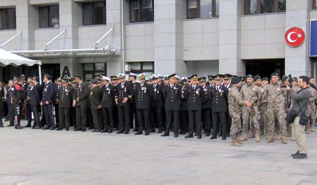 İstanbul - Şehit trafik polisi Ogün Yürümez için İstanbul Emniyet Müdürlüğü'nde tören