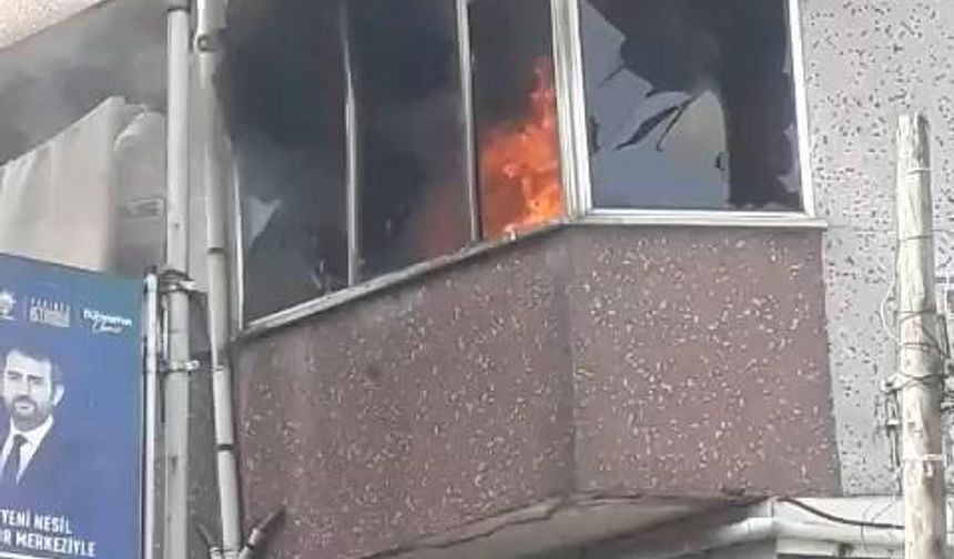 İstanbul - Güngören'de kombi patladı, yangın çıktı - 1