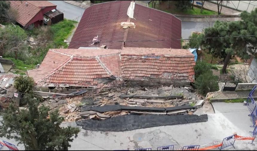 İstanbul- Maltepe’de gecekonduların üzerine yol çöktü (havadan görüntüyle)