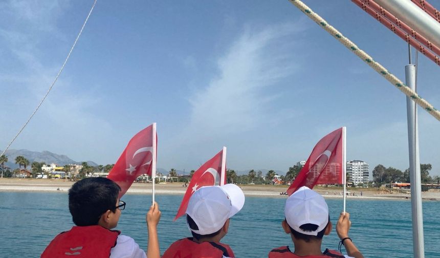 23 Nisan Ulusal Egemenlik ve Çocuk Bayramı'nda çocuklar denizle buluştu