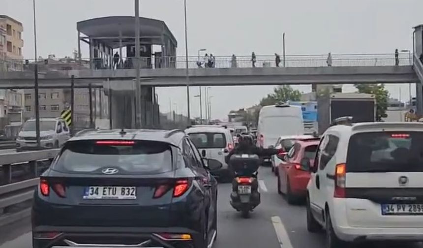 İstanbul- Avcılar D-100 Karayolunda trafikte kalan ambulansa motokurye yol açtı
