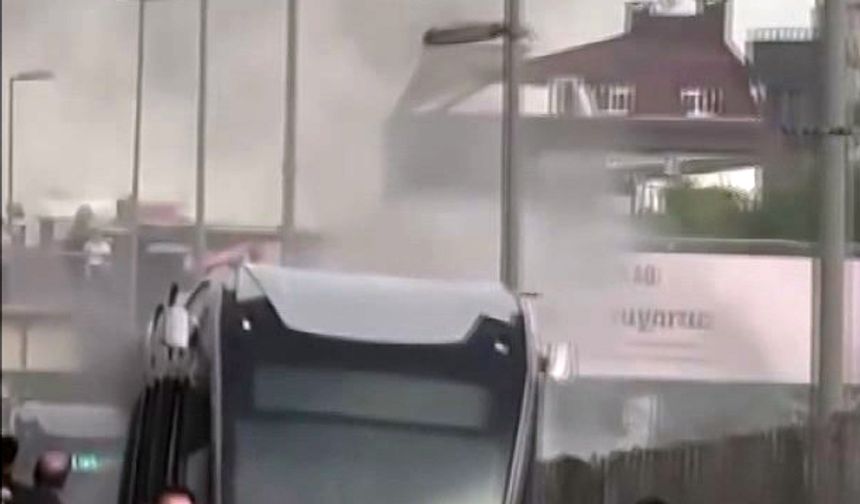 İstanbul-Avcılar'da metrobüste yangın