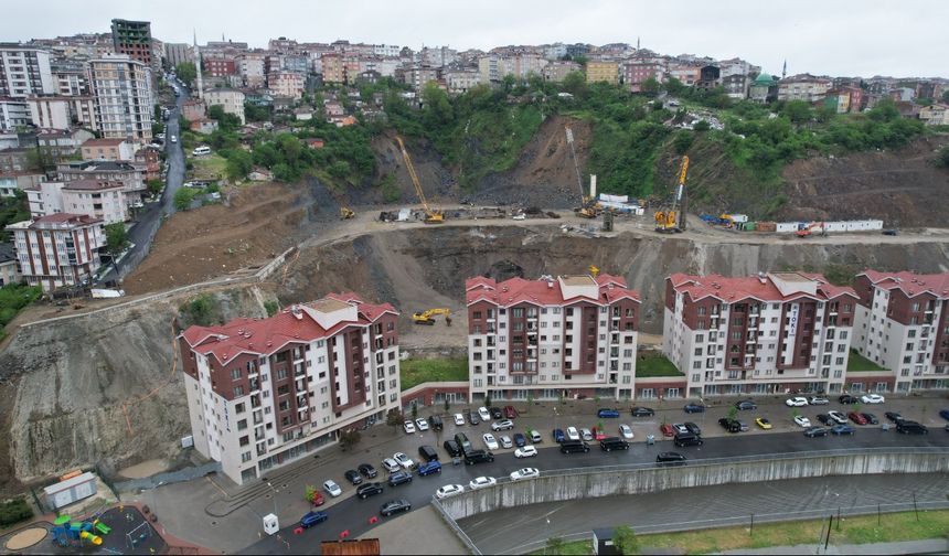 İstanbul - Gaziosmanpaşa'da toprak kaymasının meydana geldiği alan havadan görüntülendi