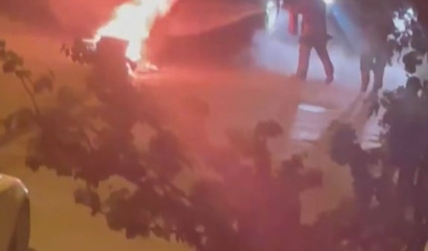 İstanbul- Küçükçekmece'de motosiklette çıkan yangın elektrik direğine sıçradı