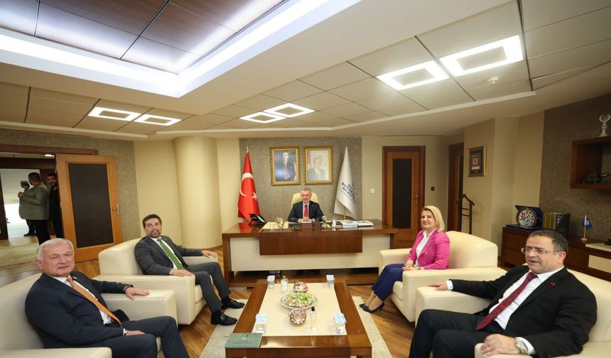 Kocaeli Büyükşehir ile İzmit Belediyesi ekiplerinin 'yol yapım' kavgası (2)